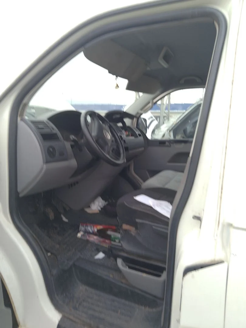 Foto de GOMAS CONTORNO PUERTA VOLKSWAGEN T5 TRANSPORTER FURGÓN/COMBI (7H) 1.9 TDI CAT (AXB) (105 CV / 77 KW)