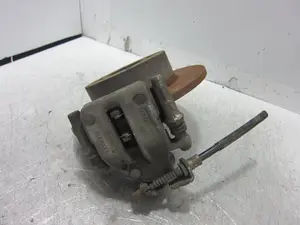 Foto de PINZA DE FRENO TRASERA DERECHA AUDI A4 BERLINA (8E) 2.0 TDI (140 CV / 103 KW) referencia 8E0615424G