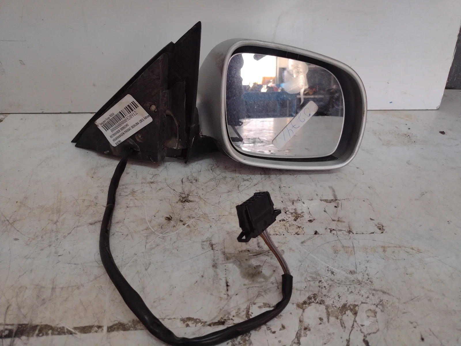 Foto de RETROVISOR DERECHO VOLKSWAGEN PASSAT BERLINA (3B3) 1.9 TDI (131 CV / 96 KW) referencia 010781