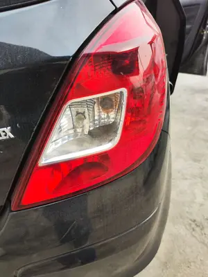 Foto de PILOTO TRASERO DERECHO OPEL CORSA D 1.3 16V CDTI (75 CV / 55 KW) referencia 93190951 foto 1