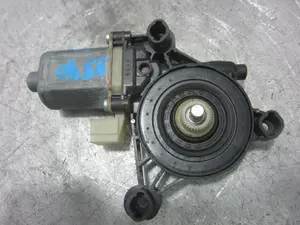 Foto de MOTOR ELEVALUNAS DELANTERO DERECHO VOLKSWAGEN TIGUAN (AD1) 2.0 TDI DPF (239 CV / 176 KW) referencia 5Q0959802C foto 2