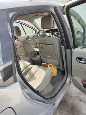 Foto de GOMAS CONTORNO PUERTA RENAULT SCENIC II (JM) 1.9 dCi Diesel (120 CV / 88 KW) referencia 7701475031