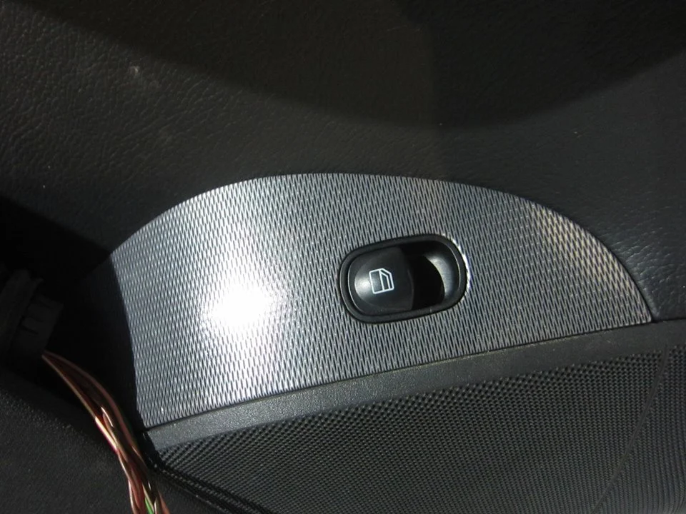 Foto de MANDO ELEVALUNAS DELANTERO IZQUIERDO MERCEDES-BENZ CLK (BM 209) CABRIO 3.2 V6 18V CAT (218 CV / 160 KW) referencia A2098203510