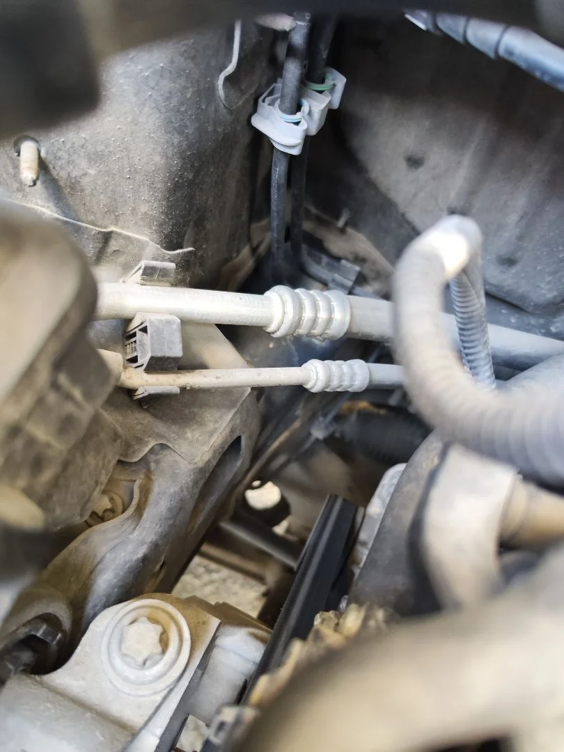 Foto de TUBOS AIRE ACONDICIONADO OPEL CORSA D 1.2 16V CAT (Z 12 XEP / LB4) (80 CV / 59 KW)