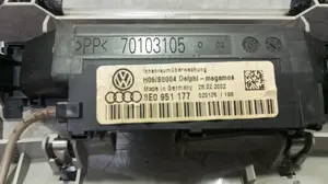 Foto de LUZ INTERIOR AUDI A4 BERLINA (8E) 1.9 TDI (131 CV / 96 KW) referencia 8E0951177 foto 2