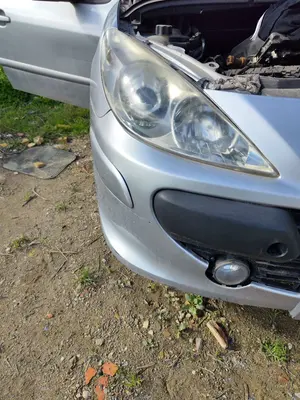 Foto de FARO DERECHO PEUGEOT 307 BERLINA (S2) 1.6 16V HDi (90 CV / 66 KW) referencia 620686 foto 3