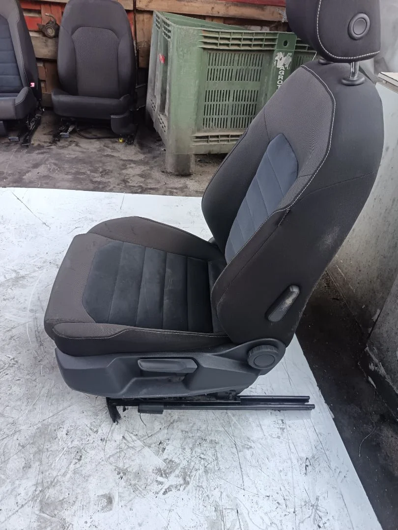 Foto de ASIENTO DELANTERO IZQUIERDO VOLKSWAGEN GOLF VII (5G1/BE1) 1.6 16V TDI DPF (110 CV / 81 KW)
