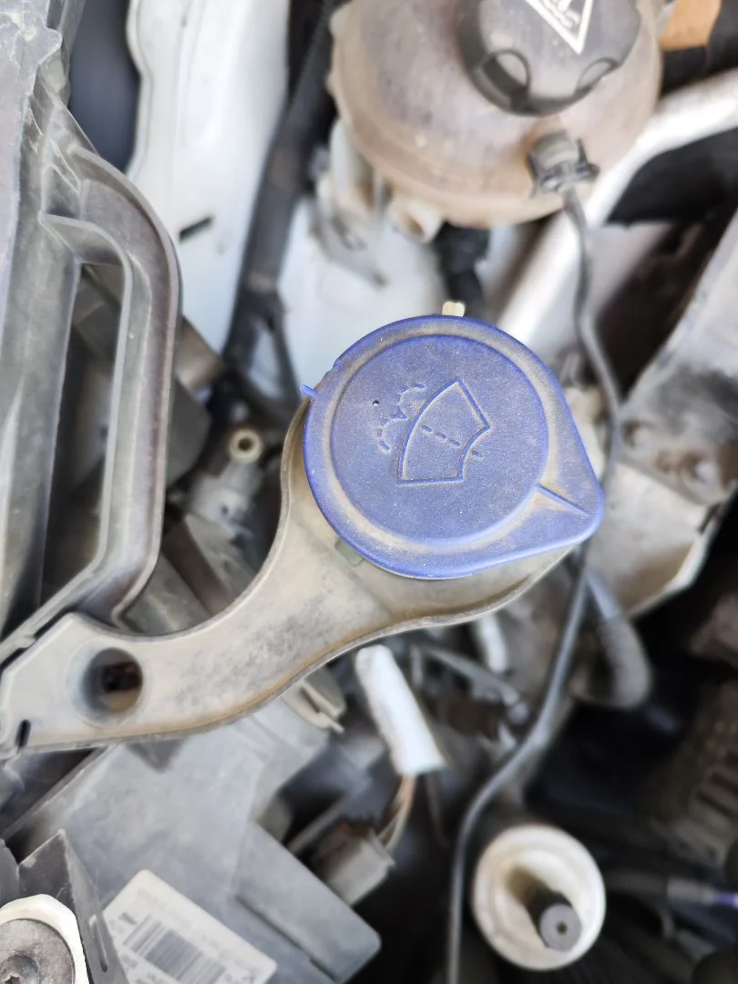 Foto de DEPOSITO LIMPIA PEUGEOT 3008 1.6 Blue-HDI FAP (120 CV / 88 KW)