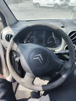 Foto de VOLANTE CITROEN BERLINGO FURGÓN 1.6 16V HDi FAP (90 CV / 66 KW) referencia 4109LE foto 1