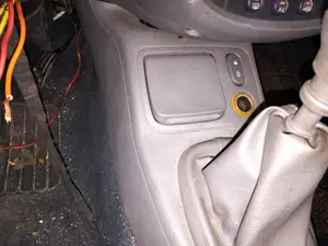 Foto de CENICERO RENAULT CLIO II FASE I (B/CB0) 1.4 16V (98 CV / 72 KW)
