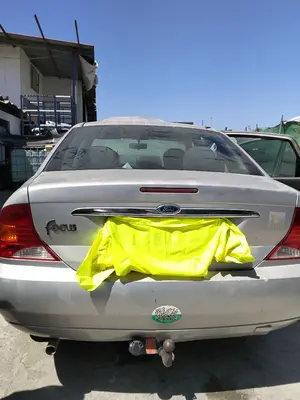 Foto de PORTON TRASERO FORD FOCUS BERLINA (CAK) 1.6 16V CAT (101 CV / 74 KW) referencia 1372684