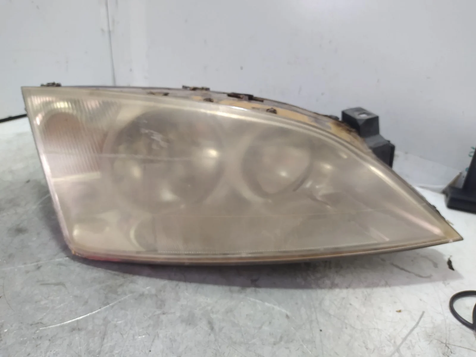 Foto de FARO DERECHO FORD MONDEO TURNIER (GE) 2.0 TDCi CAT (131 CV / 96 KW) referencia 0301174202