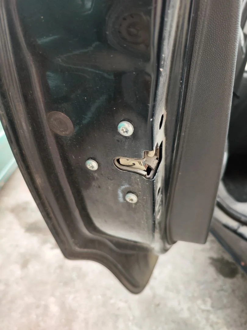 Foto de CERRADURA PUERTA TRASERA IZQUIERDA OPEL CORSA D 1.3 16V CDTI (75 CV / 55 KW)