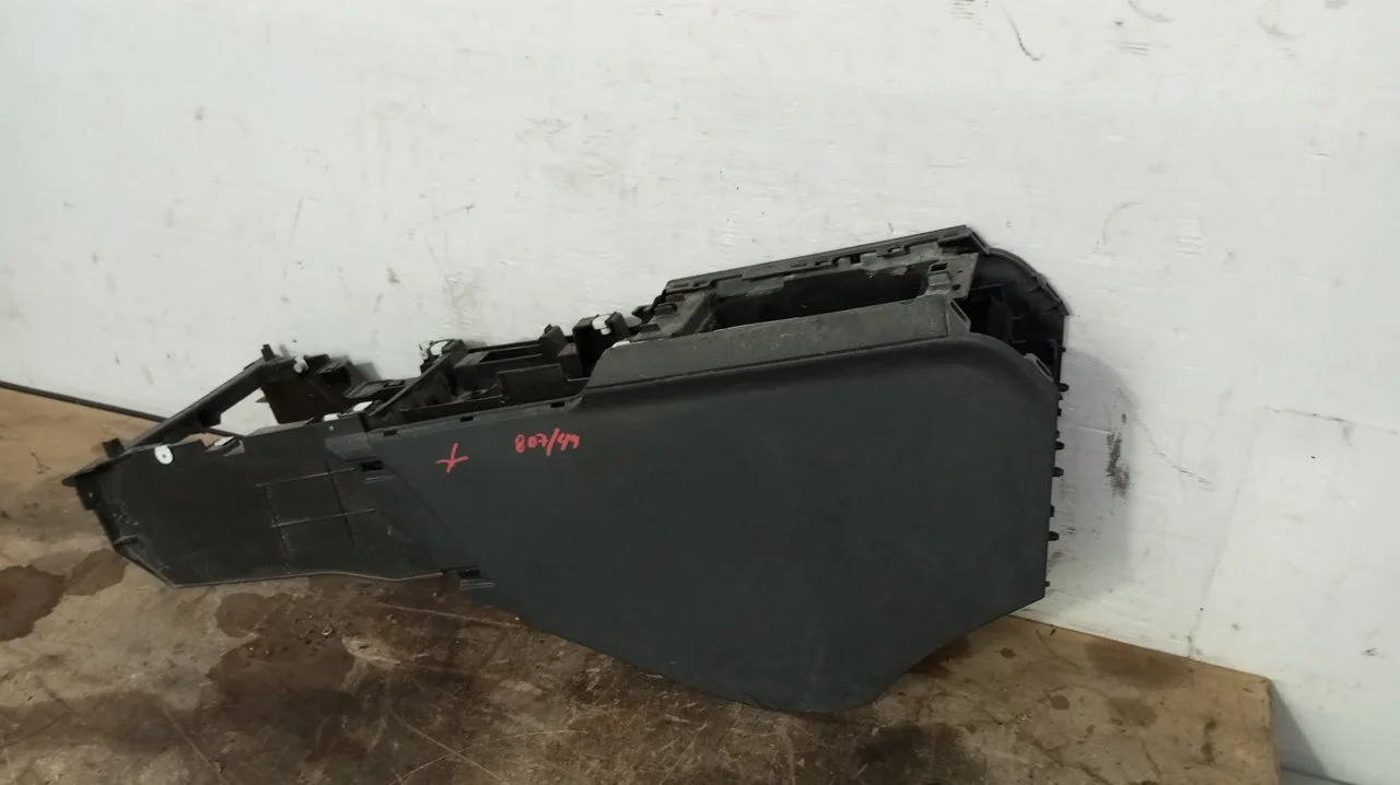 Foto de CONSOLA CENTRAL PEUGEOT 508 2.0 16V HDi FAP (140 CV / 103 KW) referencia 9686452980