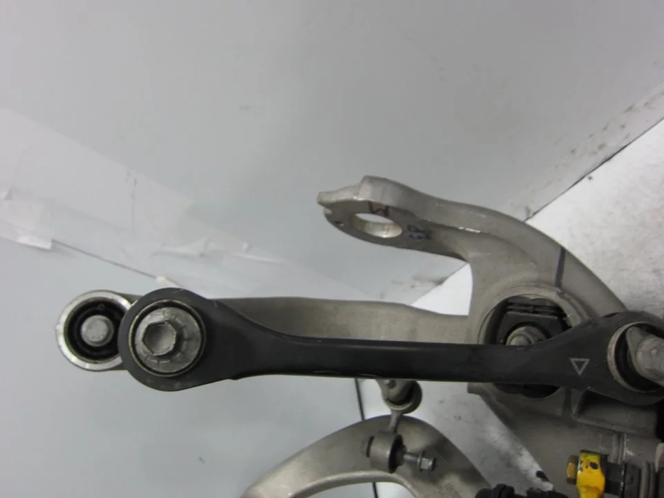 Foto de BRAZO SUSPENSION INFERIOR TRASERO DERECHO PORSCHE MACAN (95BA) referencia 8K0501529L