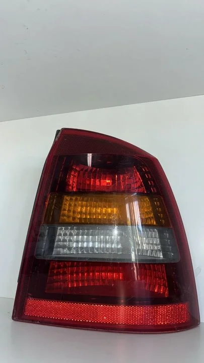 Foto de PILOTO TRASERO DERECHO OPEL ASTRA BERLINA 5P referencia 13117099