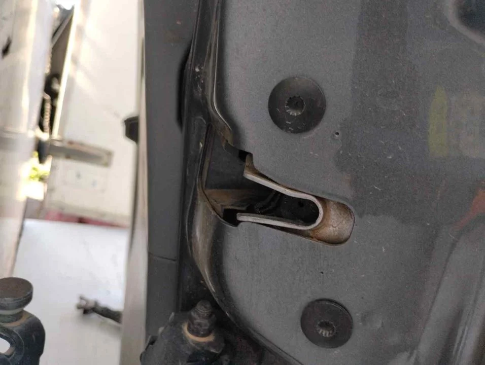 Foto de CERRADURA PUERTA LATERAL DERECHA VOLKSWAGEN T6.1 TRANSPORTER CARAVELLE (SH) 2.0 TDI (110 CV / 81 KW)