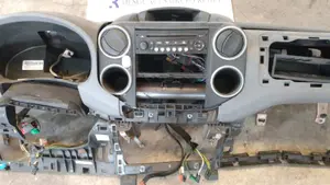 Foto de SALPICADERO CITROEN BERLINGO 1.6 HDi FAP (90 CV / 66 KW) foto 4