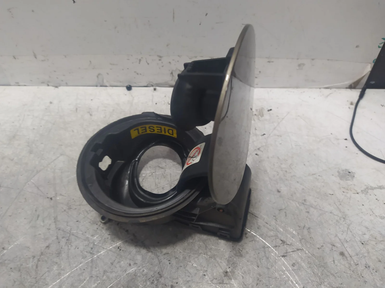 Foto de TAPA EXTERIOR COMBUSTIBLE CITROEN C4 PICASSO 1.6 HDi FAP (112 CV / 82 KW) referencia 9654052280