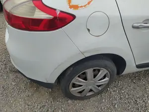 Foto de PASO RUEDA TRASERO DERECHO RENAULT MEGANE III BERLINA 5P 1.5 dCi Diesel CAT (86 CV / 63 KW)