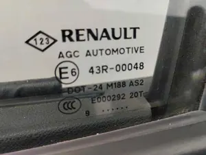 Foto de LUNA TRASERA IZQUIERDA RENAULT SCENIC III (JZ) 1.5 dCi Diesel (106 CV / 78 KW) foto 2