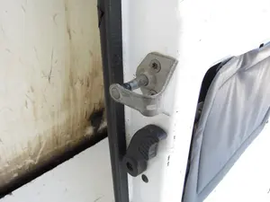 Foto de PORTON TRASERO IZQUIERDO FORD TOURNEO CONNECT (TC7) 1.8 TDCi CAT (75 CV / 55 KW) foto 3