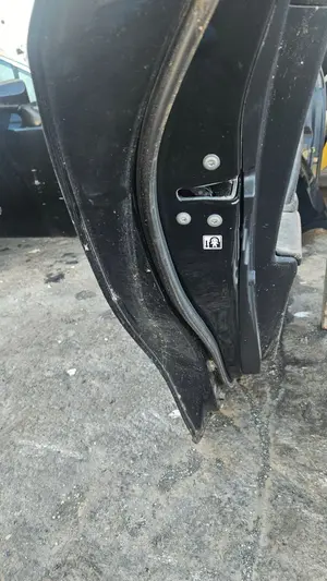 Foto de CERRADURA PUERTA TRASERA IZQUIERDA TOYOTA AVENSIS CROSS SPORT (T27) 1.8 16V CAT (147 CV / 108 KW) referencia 6905005051