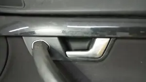 Foto de MANETA INTERIOR DELANTERA DERECHA AUDI A4 BERLINA (8E) 1.9 TDI (131 CV / 96 KW) referencia 8E1837020