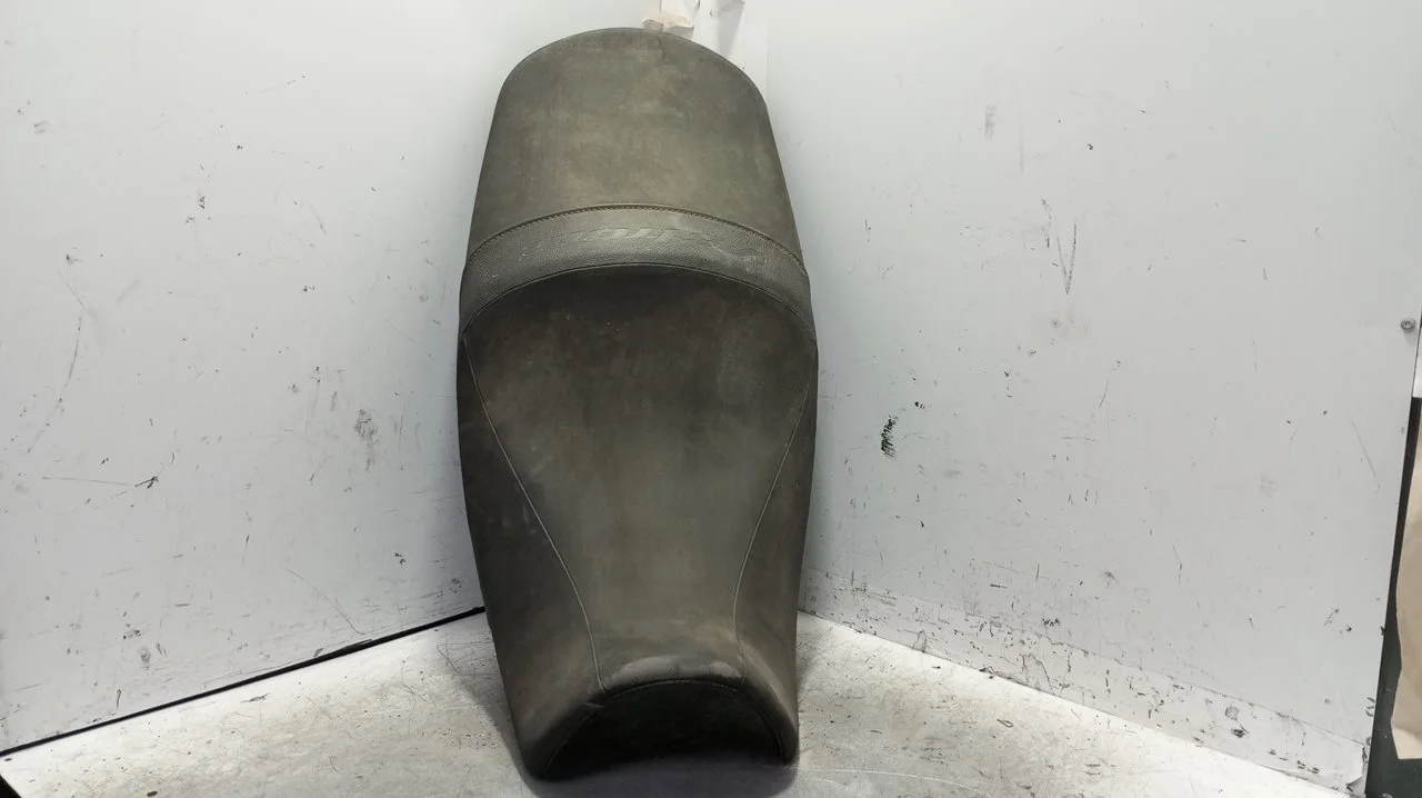Foto de ASIENTO DELANTERO SUZUKI V-STROM 650 645 cm3 - 51 kW (69 CV / 51 KW) referencia 11J0