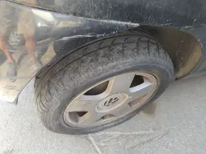 Foto de PASO RUEDA TRASERO DERECHO VOLKSWAGEN FOX (5Z1)(04.2005) 1.4  (75 CV / 55 KW) referencia 5Z0810972