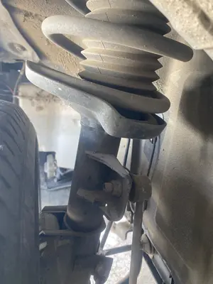 Foto de BRAZO SUSPENSION DELANTERO IZQUIERDO SUZUKI GRAND VITARA (JB/JT) 2.0 16V CAT (140 CV / 103 KW) referencia 46202-65J01-000