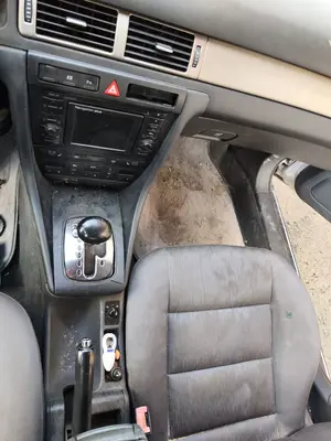 Foto de CONSOLA CENTRAL AUDI A6 BERLINA (4B2) 2.5 V6 24V TDI (150 CV / 110 KW)