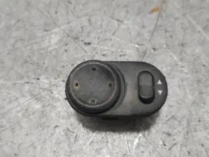 Foto de MANDO RETROVISOR OPEL ZAFIRA A 1.8 16V CAT (116 CV / 85 KW) referencia 09226861