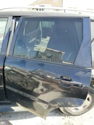 Foto de PUERTA TRASERA IZQUIERDA SSANGYONG REXTON 2.7 Turbodiesel CAT (160 CV / 118 KW)