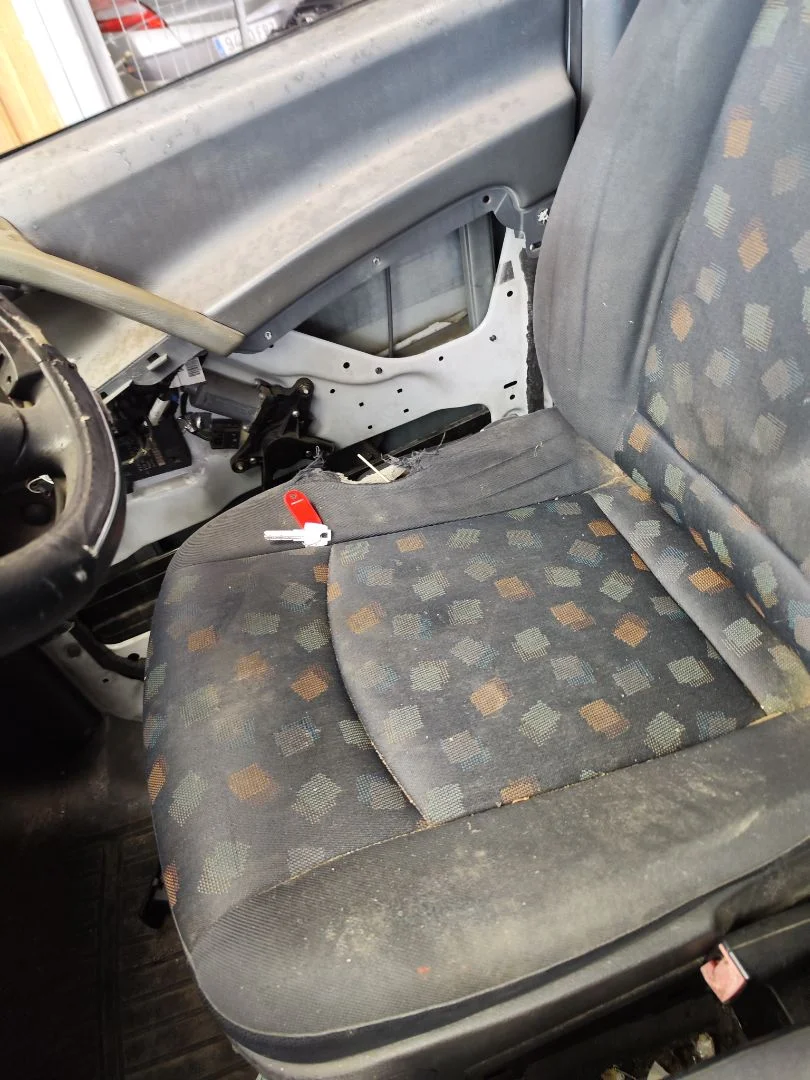 Foto de ASIENTO DELANTERO DERECHO MERCEDES-BENZ VITO FURGÓN (639) 2.1 CDI CAT (109 CV / 80 KW)