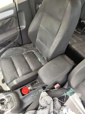 Foto de ASIENTO DELANTERO DERECHO VOLKSWAGEN GOLF VI (5K1)(10.2008) 2.0 TDI (110 CV / 81 KW)