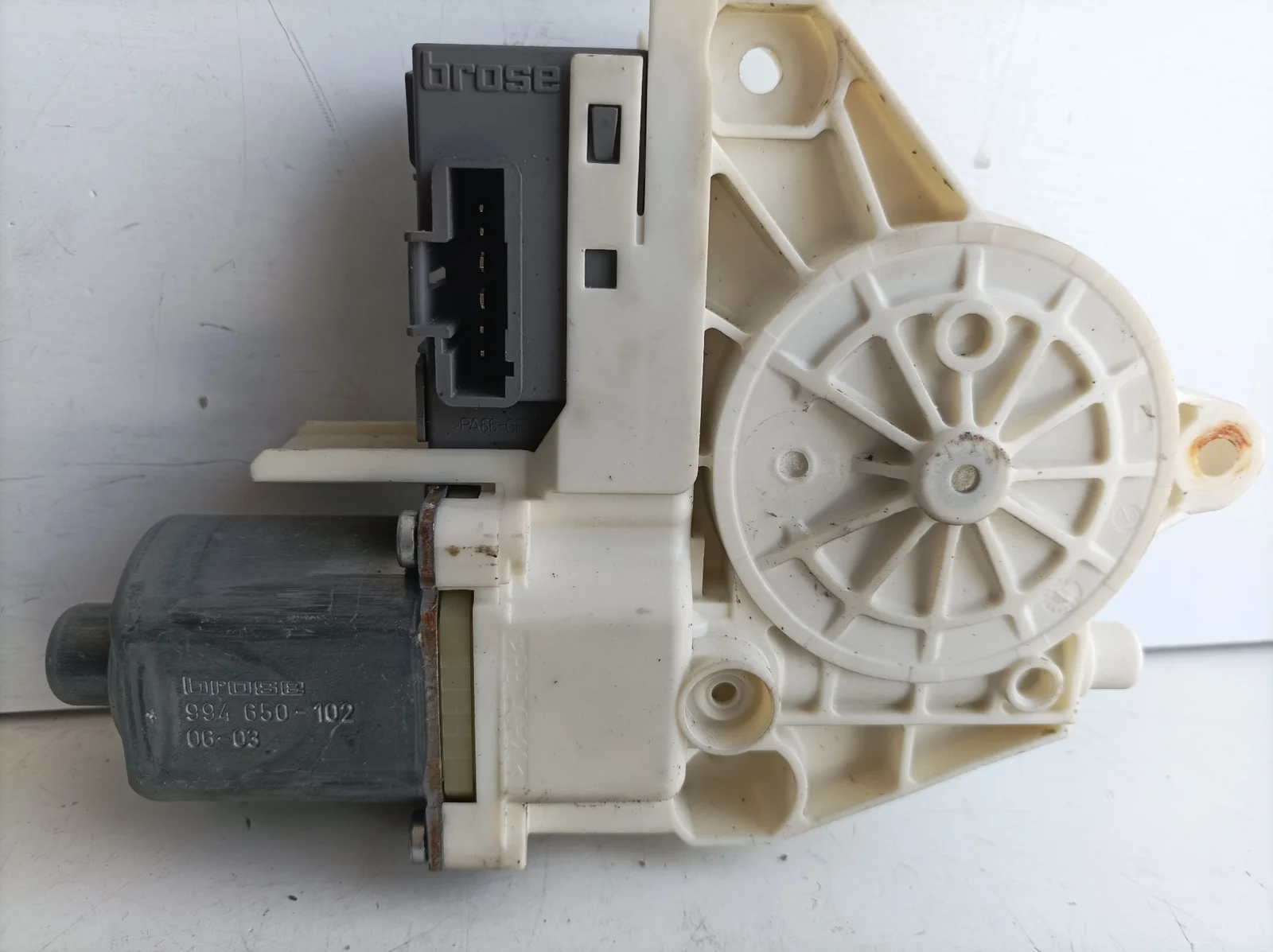 Foto de MOTOR ELEVALUNAS DELANTERO IZQUIERDO PEUGEOT 407 SW referencia 0130822200