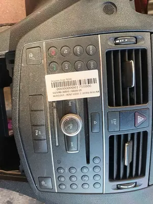 Foto de SISTEMA AUDIO / RADIO CD MERCEDES-BENZ CLASE C (BM 204) BERLINA 3.0 V6 CAT (231 CV / 170 KW) foto 2