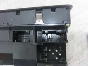 Foto de MANDO ELEVALUNAS DELANTERO IZQUIERDO BMW SERIE 5 BERLINA (E39) 2.8 24V CAT (193 CV / 142 KW) referencia 8368966 foto 4