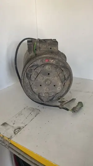 Foto de COMPRESOR AIRE ACONDICIONADO AUDI A4 AVANT (B5) referencia 8D0260805D foto 4