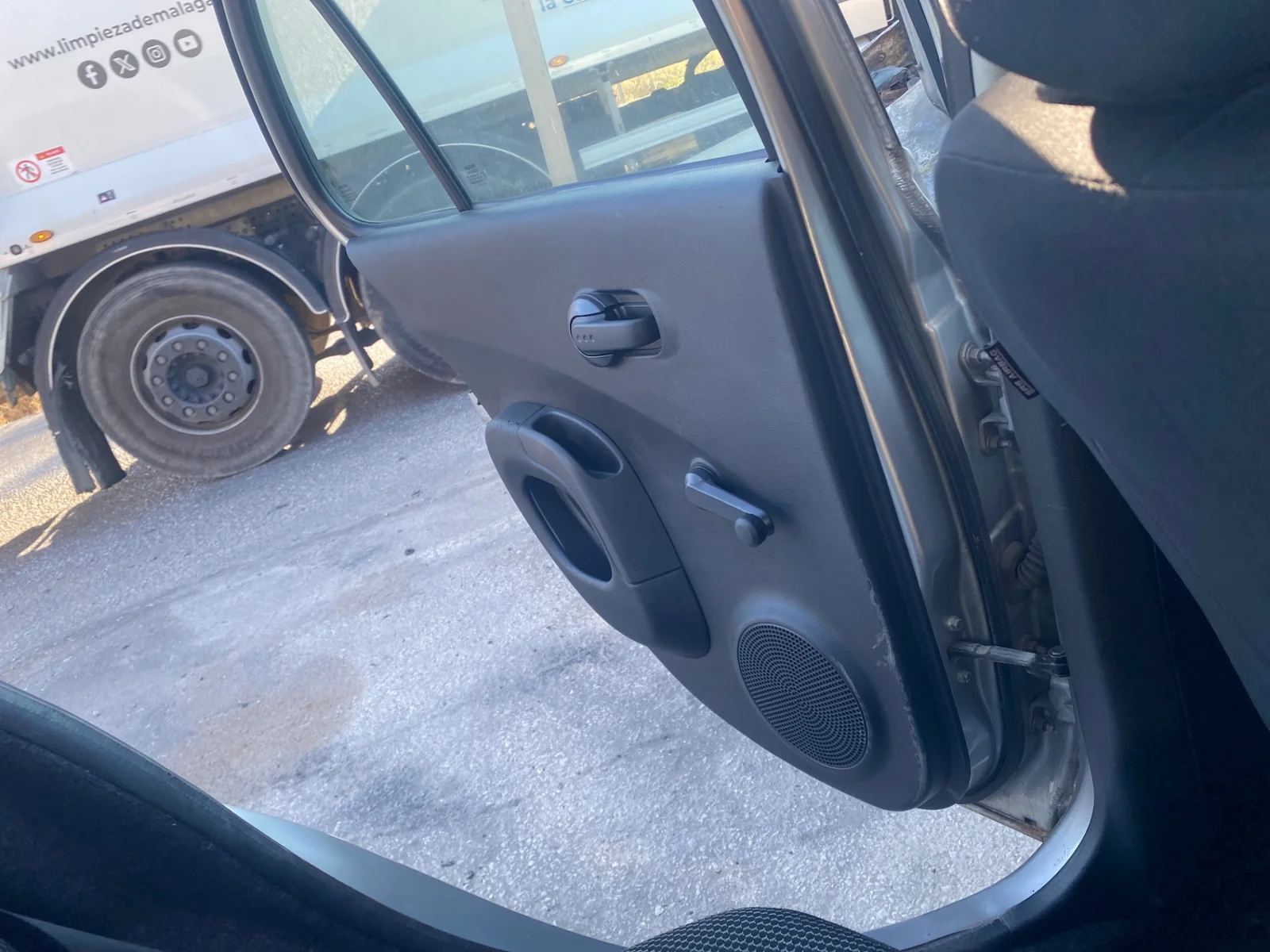 Foto de GUARNECIDO PUERTA TRASERA IZQUIERDA NISSAN MICRA (K12E) referencia 82901AX122