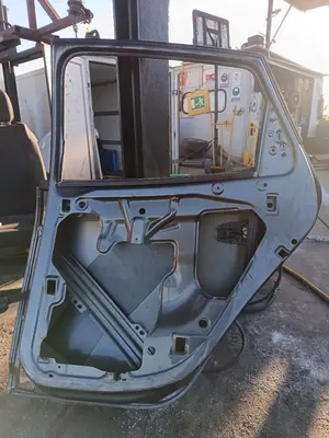 Foto de PUERTA TRASERA DERECHA SEAT IBIZA BERLINA (6J5) 1.4 TDI (80 CV / 59 KW) foto 4