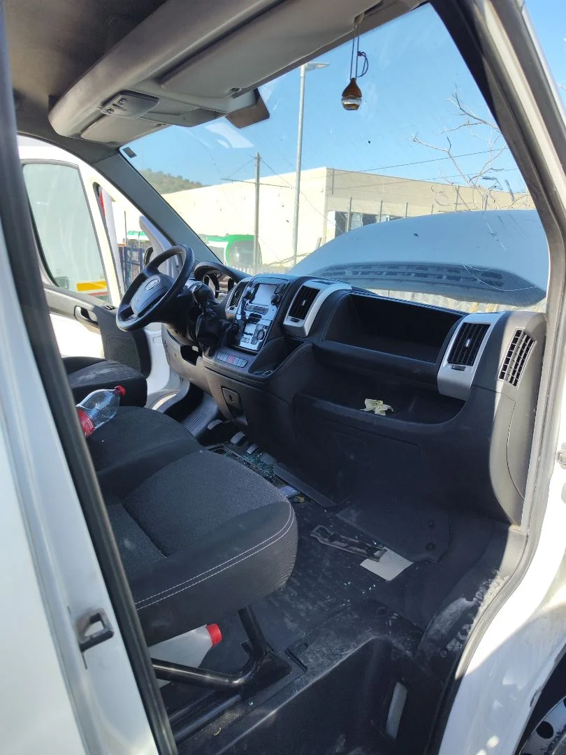 Foto de GOMAS CONTORNO PUERTA FIAT DUCATO 3 MAXI FURGÓN TS 35 (295) 2.3 JTD CAT (148 CV / 109 KW)