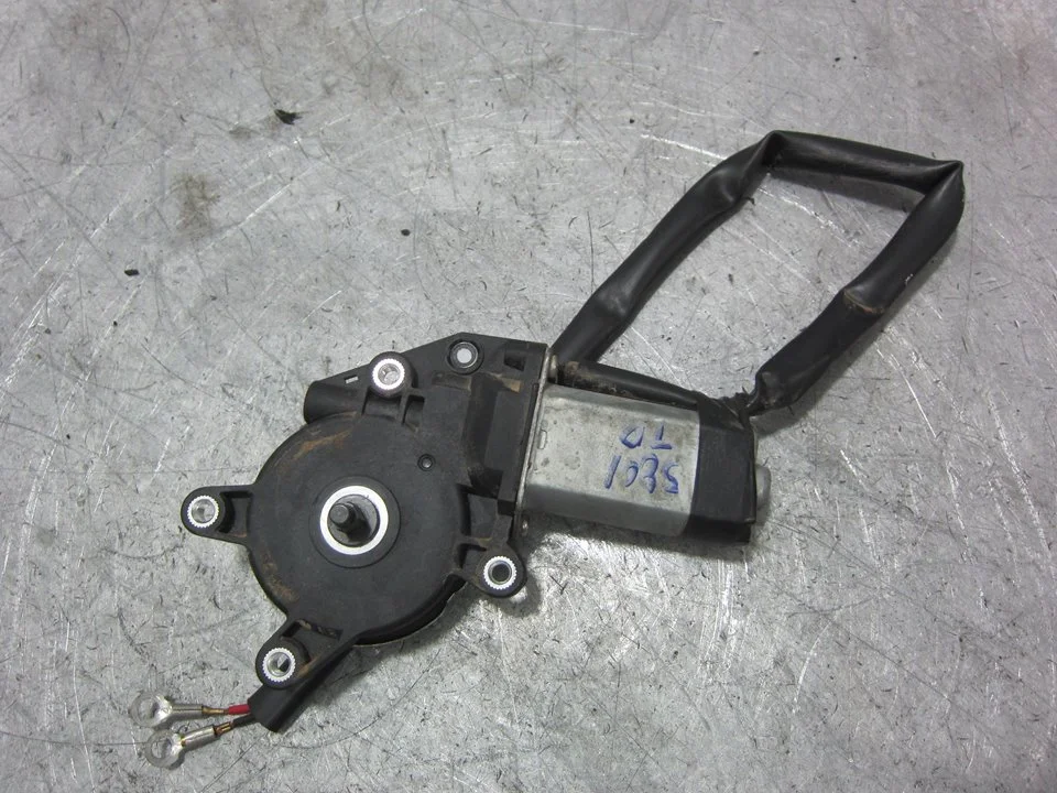 Foto de MOTOR ELEVALUNAS TRASERO DERECHO MERCEDES-BENZ CLASE 124 (BM 124) BERLINA 3.0 CAT (180 CV / 132 KW) referencia A2118202442