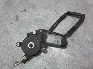 Foto de MOTOR ELEVALUNAS TRASERO DERECHO MERCEDES-BENZ CLASE 124 (BM 124) BERLINA 3.0 CAT (180 CV / 132 KW) referencia A2118202442