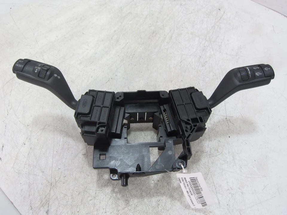 Foto de MANDO MULTIFUNCION FORD FOCUS C-MAX (CAP)(2003) 1.8 TDCi Turbodiesel CAT (116 CV / 85 KW) referencia 13N064