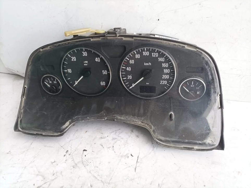 Foto de CUADRO INSTRUMENTOS OPEL ZAFIRA A referencia 24461768JU