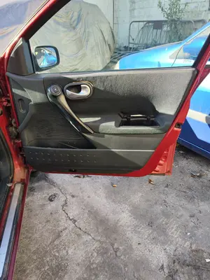 Foto de GUARNECIDO PUERTA DELANTERA DERECHA RENAULT MEGANE II BERLINA 5P 1.5 dCi Diesel (106 CV / 78 KW)