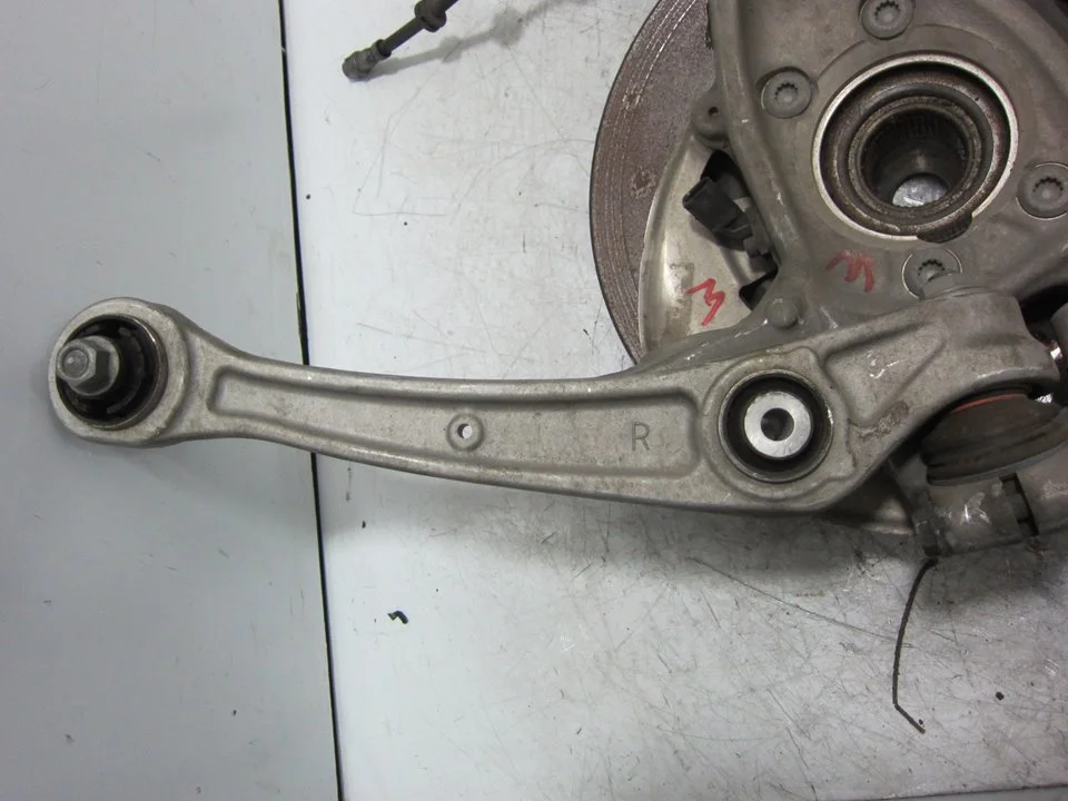 Foto de BRAZO SUSPENSION INFERIOR DELANTERO DERECHO PORSCHE MACAN (95BA) referencia 8K0407156C