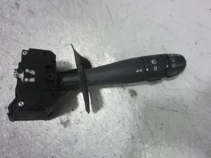 Foto de MANDO LUCES RENAULT CLIO II FASE II (B/CB0) 1.5 dCi Diesel (82 CV / 60 KW) referencia 7701047551
